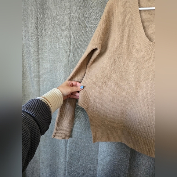 Stella McCartney Tan Cashmere & Silk V Neck Sweater Size 40 (US 4) Italian - Picture 2 of 6